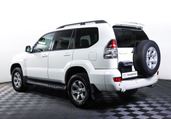 Подержанный автомобиль Toyota Land Cruiser Prado 2002 года (7 фото)