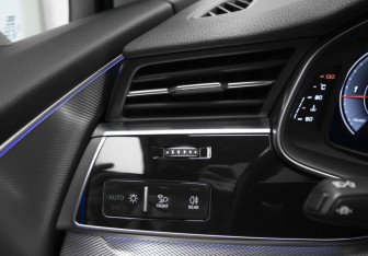 Подержанный автомобиль Audi Q7 2021 года (14 фото)