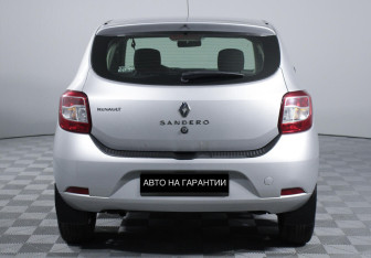 Подержанный автомобиль Renault Sandero 2014 года (4 фото)