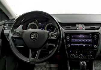 Подержанный автомобиль Skoda Octavia Liftback 2019 года (21 фото)