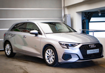 Подержанный автомобиль Audi A3 Hatchback 2021 года (3 фото)