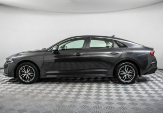 Подержанный автомобиль Kia K5 2022 года (8 фото)