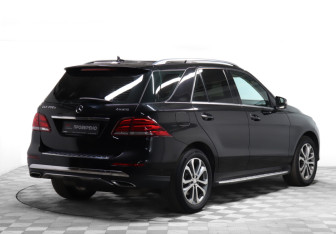 Подержанный автомобиль Mercedes-Benz GLE 2015 года (5 фото)