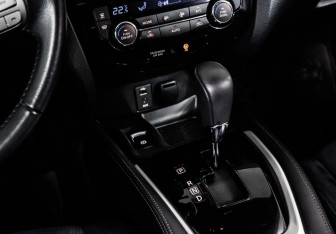 Подержанный автомобиль Nissan X-Trail 2017 года (14 фото)