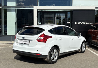 Подержанный автомобиль Ford Focus Hatchback 2013 года (5 фото)
