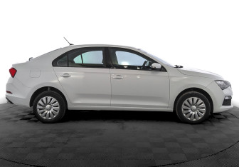 Подержанный автомобиль Skoda Rapid Liftback 2021 года (4 фото)
