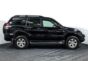 Подержанный автомобиль Toyota Land Cruiser Prado 2005 года (4 фото)