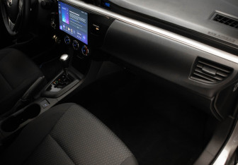 Подержанный автомобиль Toyota Corolla Sedan 2014 года (28 фото)