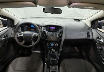 Подержанный автомобиль Ford Focus Hatchback 2011 года (11 фото)