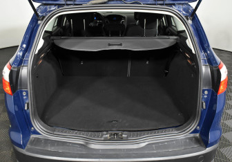 Подержанный автомобиль Ford Focus Wagon 2012 года (16 фото)