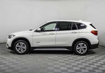 Подержанный автомобиль BMW X1 2016 года (8 фото)