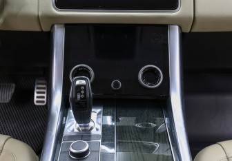 Подержанный автомобиль Land Rover Range Rover Sport 2018 года (15 фото)
