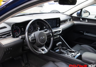 Подержанный автомобиль Kia K5 2021 года (10 фото)