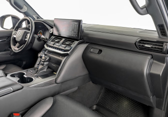 Подержанный автомобиль Toyota Land Cruiser Suv 2021 года (11 фото)