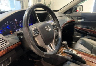 Подержанный автомобиль Honda Crosstour 2012 года (13 фото)