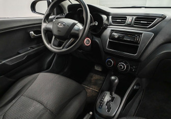 Подержанный автомобиль Kia Rio Sedan 2012 года (10 фото)