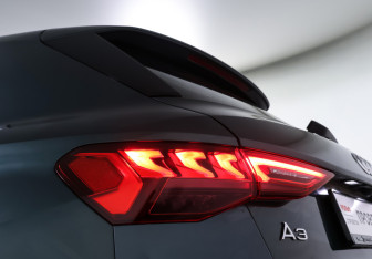 Подержанный автомобиль Audi A3 Hatchback 2021 года (21 фото)