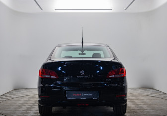 Подержанный автомобиль Peugeot 408 2013 года (6 фото)