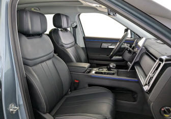 Подержанный автомобиль Jaecoo J7 2024 года (27 фото)