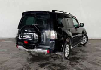 Подержанный автомобиль Mitsubishi Pajero 2013 года (4 фото)