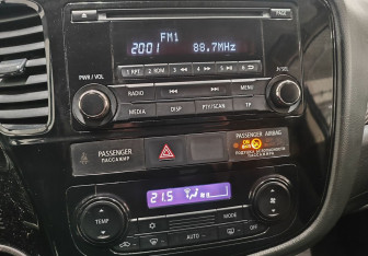 Подержанный автомобиль Mitsubishi Outlander 2017 года (14 фото)