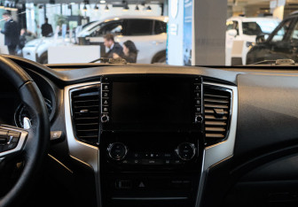 Подержанный автомобиль Mitsubishi L200 2023 года (10 фото)