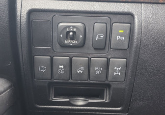 Подержанный автомобиль Toyota Land Cruiser Suv 2014 года (18 фото)