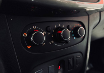 Подержанный автомобиль Renault Sandero 2021 года (18 фото)