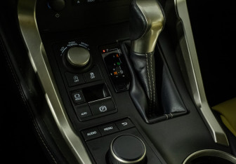 Подержанный автомобиль Lexus NX 2015 года (18 фото)