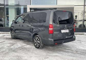 Подержанный автомобиль Peugeot Traveller 2018 года (7 фото)