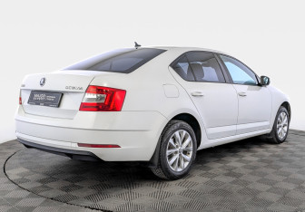 Подержанный автомобиль Skoda Octavia Liftback 2018 года (5 фото)