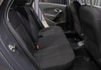 Подержанный автомобиль Volkswagen Polo Sedan 2016 года (12 фото)