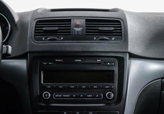 Подержанный автомобиль Skoda Yeti 2012 года (8 фото)