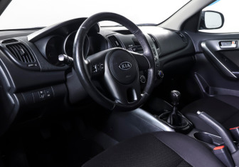 Подержанный автомобиль Kia Cerato Sedan 2011 года (14 фото)