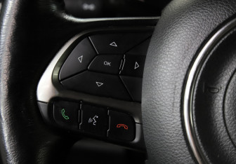 Подержанный автомобиль Jeep Renegade 2019 года (18 фото)