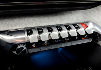 Подержанный автомобиль Peugeot 3008 2021 года (27 фото)