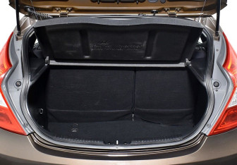 Подержанный автомобиль Hyundai Solaris Hatchback 2015 года (15 фото)