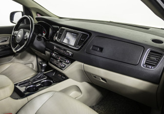 Подержанный автомобиль Kia Carnival 2018 года (9 фото)