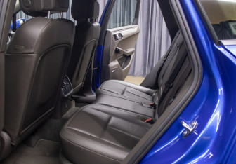 Подержанный автомобиль Porsche Macan 2017 года (12 фото)