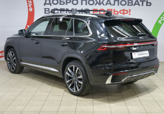 Подержанный автомобиль Geely Monjaro 2023 года (6 фото)