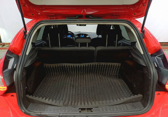 Подержанный автомобиль Ford Focus Hatchback 2011 года (10 фото)