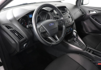Подержанный автомобиль Ford Focus Hatchback 2018 года (9 фото)
