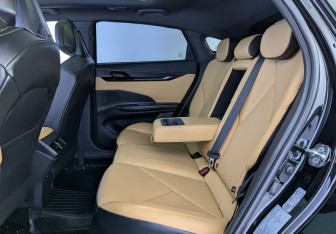 Подержанный автомобиль Changan UNI-V 2022 года (11 фото)