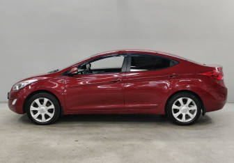Подержанный автомобиль Hyundai Elantra Sedan 2011 года (8 фото)