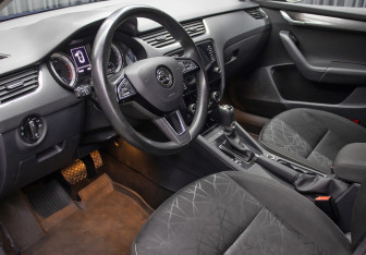 Подержанный автомобиль Skoda Octavia Liftback 2019 года (16 фото)