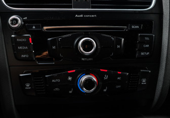 Подержанный автомобиль Audi A4 Sedan 2012 года (17 фото)
