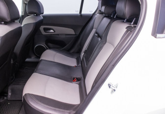 Подержанный автомобиль Chevrolet Cruze Hatchback 2013 года (11 фото)