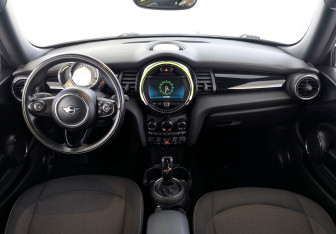 Подержанный автомобиль MINI Hatch 2019 года (25 фото)