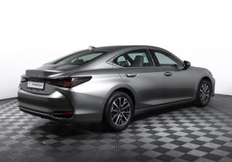 Подержанный автомобиль Lexus ES 2025 года (5 фото)