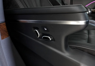 Подержанный автомобиль Hongqi HQ9 2022 года (25 фото)